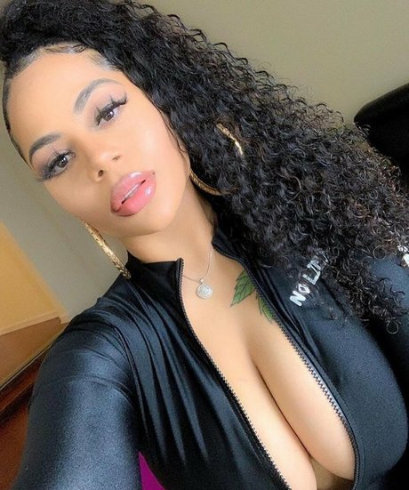 Strella Katt art star photo