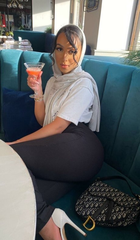 Omaima Benamre model nude picture