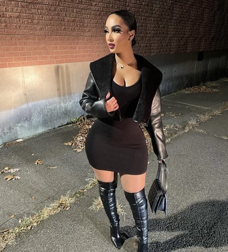 Omaima Benamre star sexy pictures