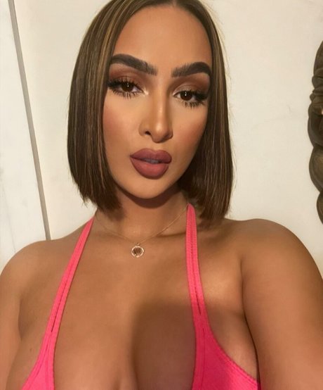 Omaima Benamre art model image