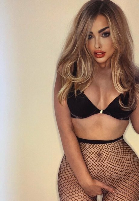 underc0verl0vers sexy model image