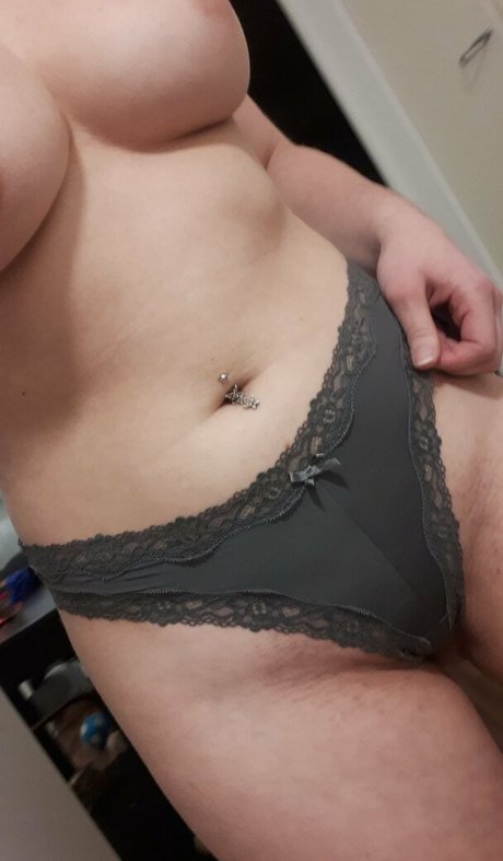 sarani xxx model picture