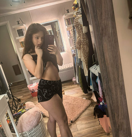 Autumn Summers naked pornstar gallery