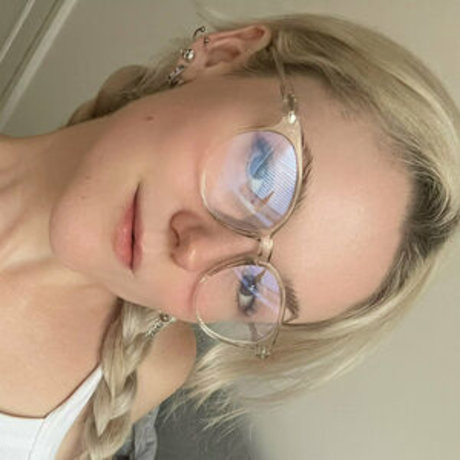 Innocent Isabelle free star pics