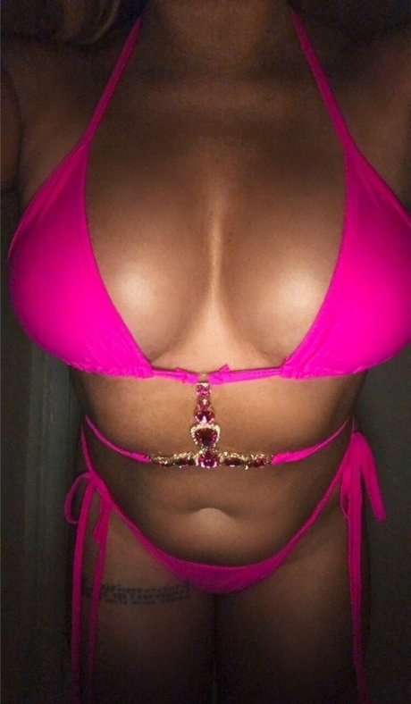 Wett Wag naked pornstar picture