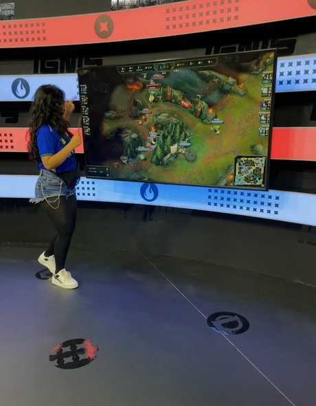 Yullalol model hot picture