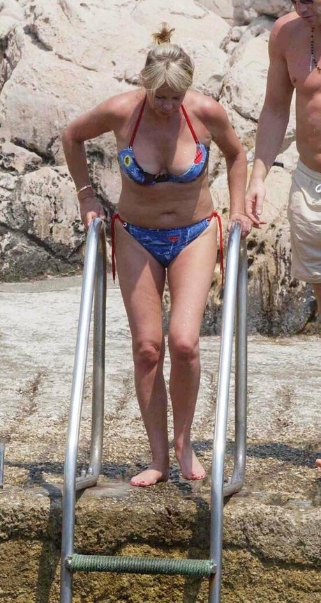 Leslie Ash adult model photos