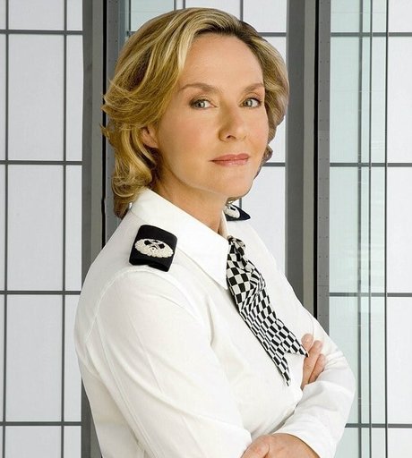 Amanda Burton hot star pics