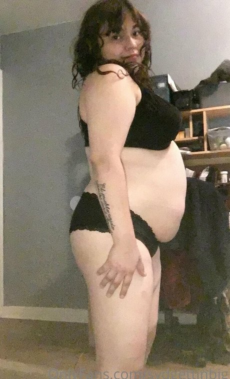 sydgettinbig model exclusive pics