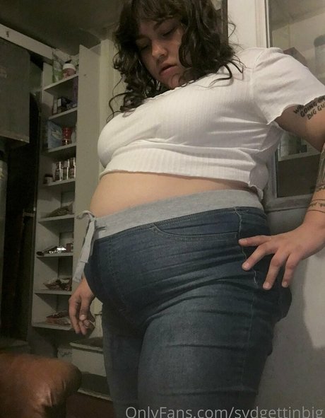 sydgettinbig pornstar naked img