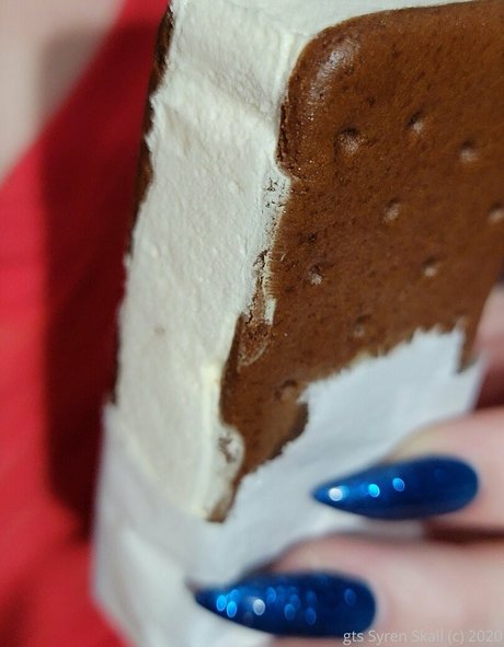 gtssyren porn model image