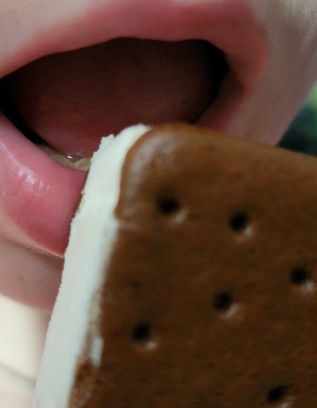 gtssyren model naked pictures