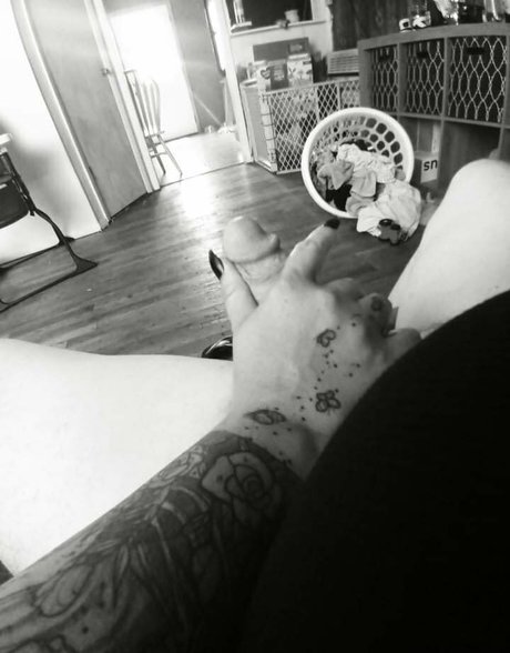 naughtyhoneypot model hot pictures