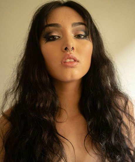 Arivalilith star adult photo