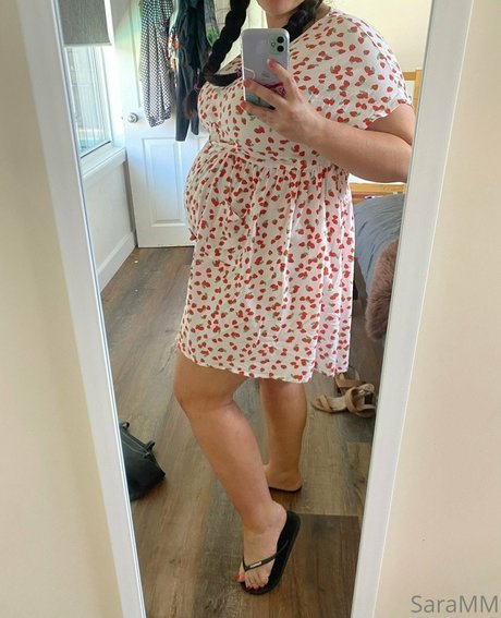 SaraMM pretty pornstar gallery