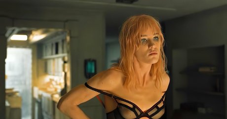 Mackenzie Davis erotic pornstar picture