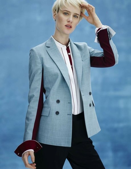 Mackenzie Davis model perfect gallery