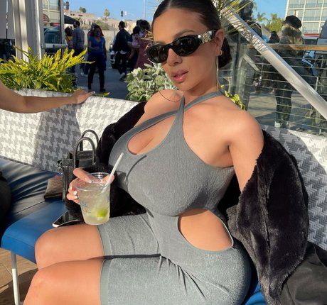 Jordan Taverner pretty pornstar gallery