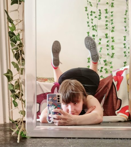 hippiehapp naked actress image