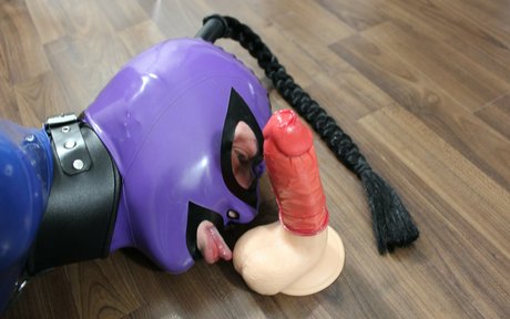 rubberdollruby porn model img