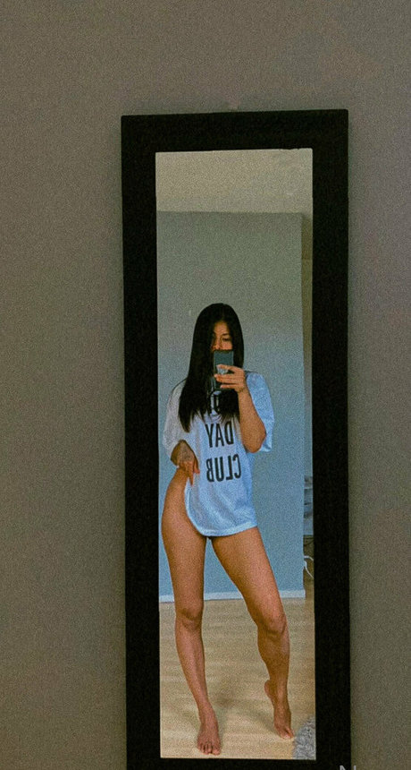 nang uncut naked star image