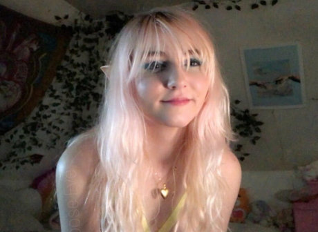 Moose Eve sexy pornstar pics