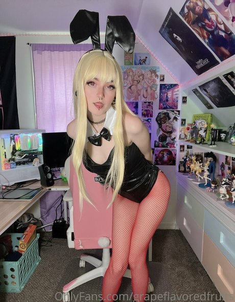 grapeflavoredfruits erotic actress picture