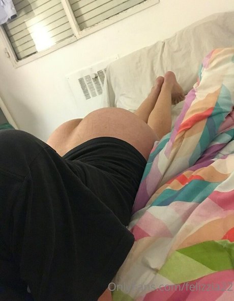 felizzia22 pornographic model images