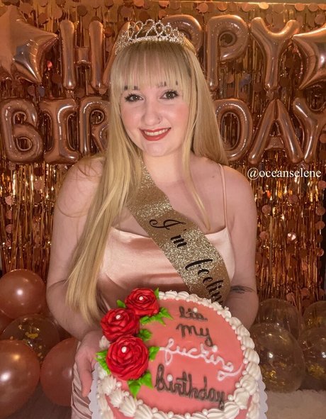 thatkinkything model xxx galleries