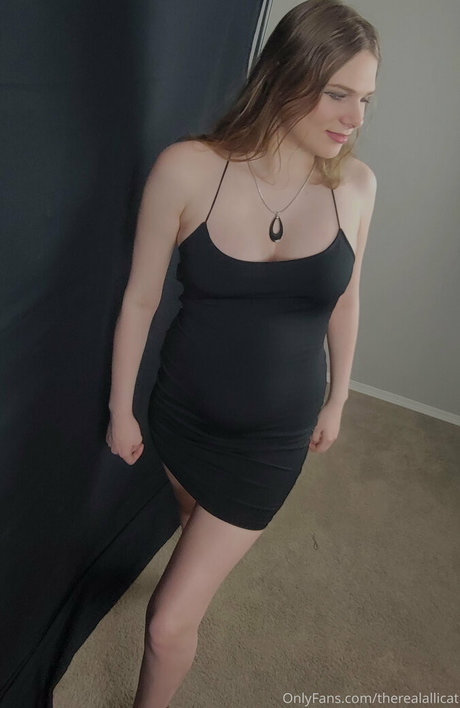 therealallicat model hot photo