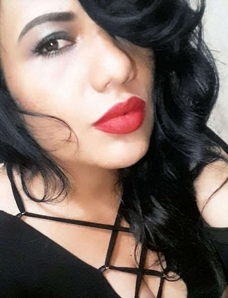 Labrujaquevuela erotic actress images