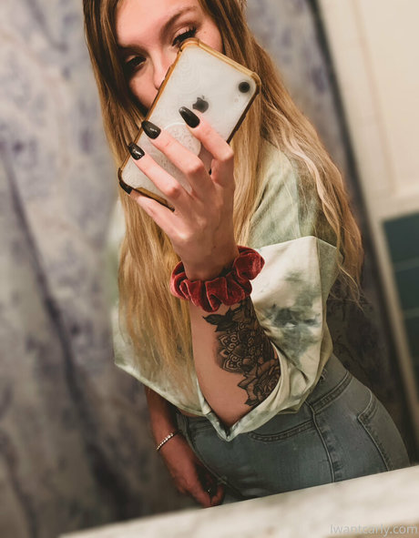 carlyraeofficial model high quality galleries