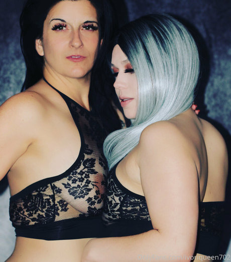 ij702 naked actress photos