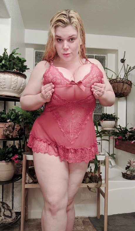 underbust erotic actress pictures