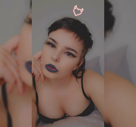 mini mando model exclusive pics