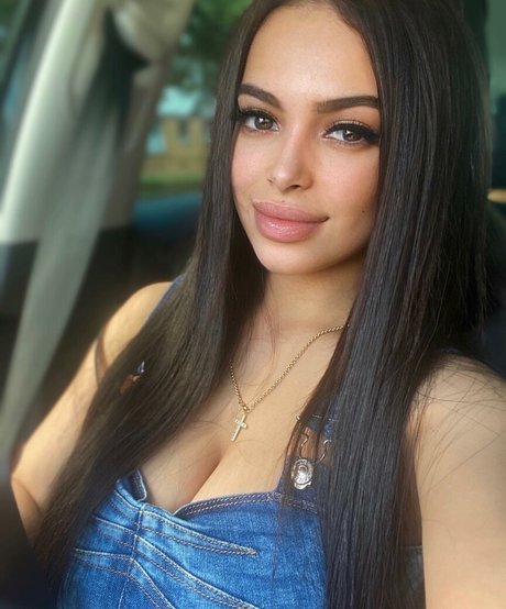 Maya Bulgarien xxx model photo