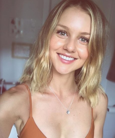 Isabelle Cornish star nude pic