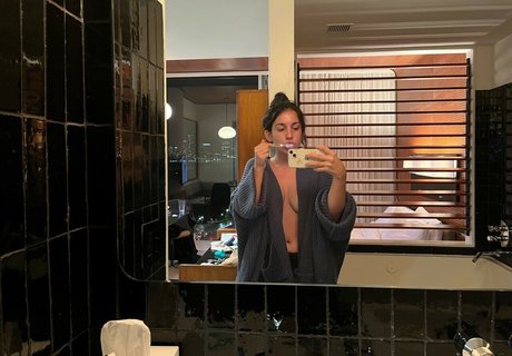 Gabi Abrao sexy model img