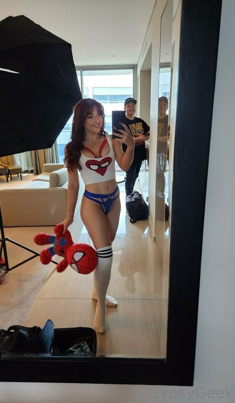 GypsyGeek naked actress images