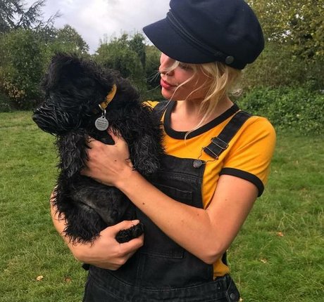 Amelia Eve art model pic