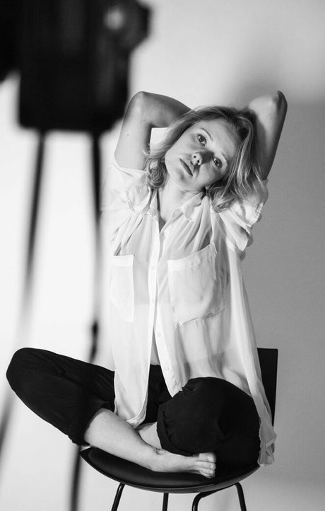 Amelia Eve porn model archive