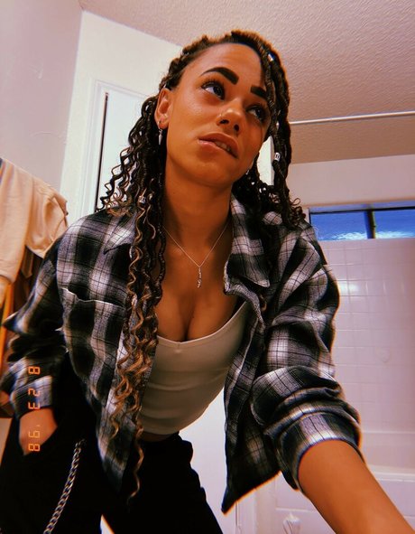 BlackKrystal model pornographic picture