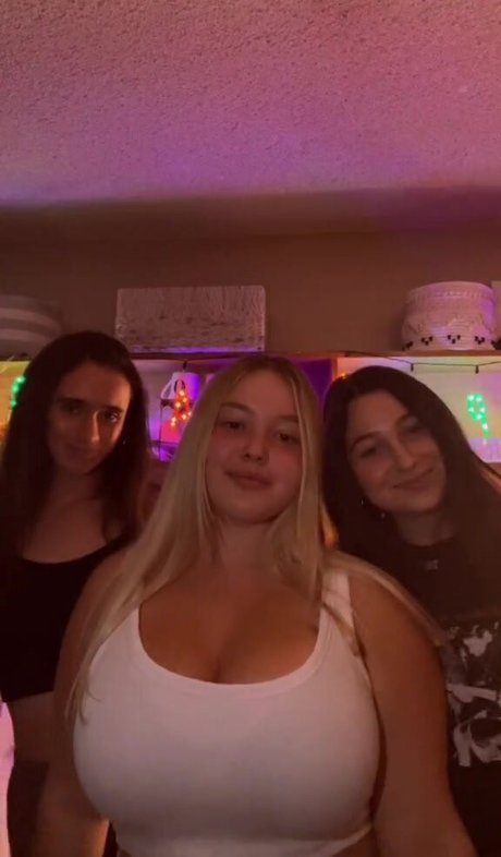 Peytn best model picture