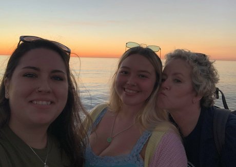 Peytn nude model galleries