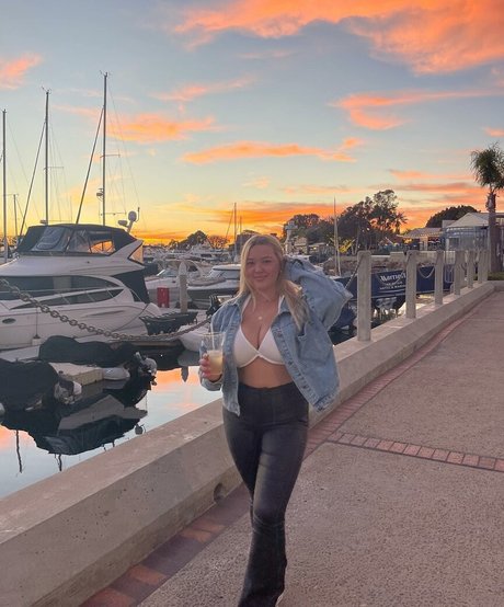 Peytn model pornographic images