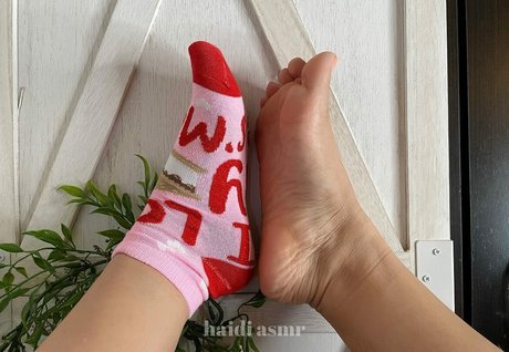 Haidi Feet Asmr pretty actress img