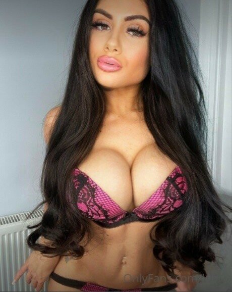 Linsay Streatfield naked star image