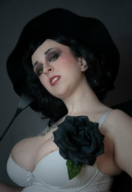 wonderlandkueen erotic model pictures