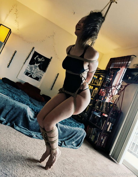 knottydevil star naked galleries