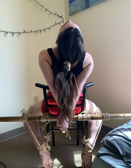 knottydevil model porn picture